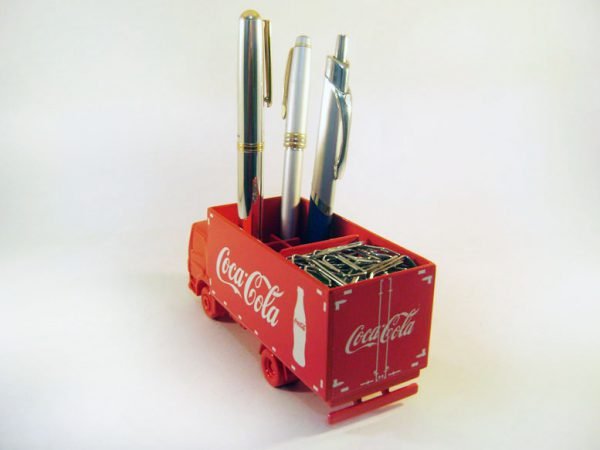 Miniatura de caminhão baú toco porta-treco 1:50, personalizada, fabricação nacional, personalização Coca-Cola.