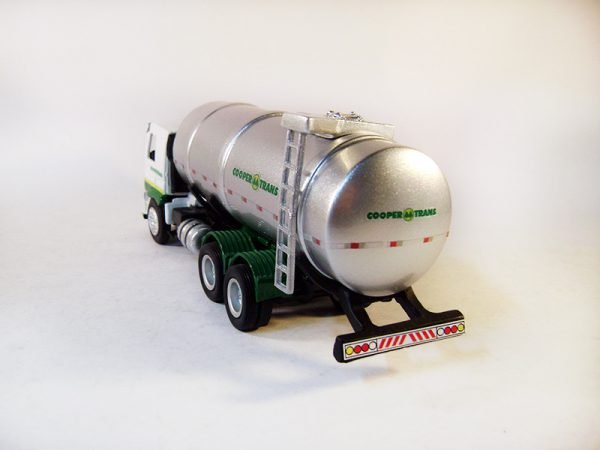 Miniatura de caminhão personalizado, fabricação nacional, GLP reto truck 1:50, cabine VW Constellation e personalização Coopertrans.