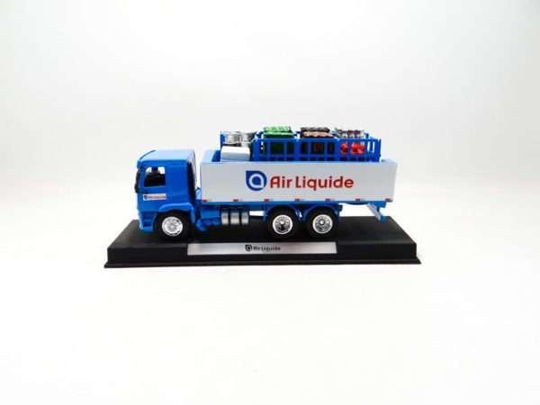 Miniatura de caminhão personalizado, fabricação nacional, Químico 8 Engradados truck, cabine VW Worker em escala 1:87, personalizado Air Liquide.