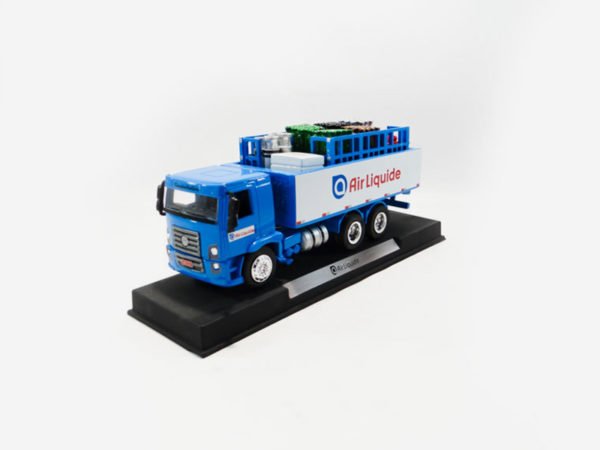 Miniatura de caminhão personalizado, fabricação nacional, Químico 8 Engradados truck, cabine VW Worker em escala 1:87, personalizado Air Liquide.
