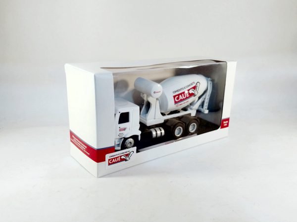 Miniatura de caminhão personalizado, fabricação nacional, betoneira truck 1:50, cabine VW Constellation e personalização Cauê.