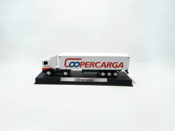 Miniatura de caminhão com baú 3 eixos juntos, cavalo mecânico Scania G380 4×2 em escala 1:50 e personalização Coopercarga.
