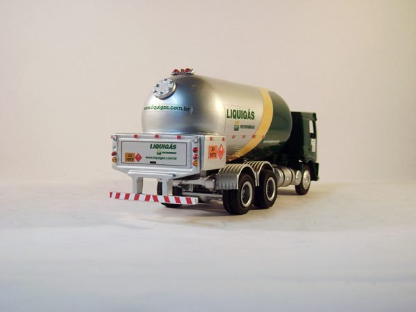 Miniatura de caminhão personalizado, fabricação nacional, GLP curvo truck 1:50, cabine VW Constellation e personalização Liquigás.