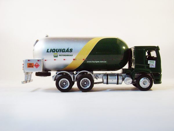 Miniatura de caminhão personalizado, fabricação nacional, GLP curvo truck 1:50, cabine VW Constellation e personalização Liquigás.