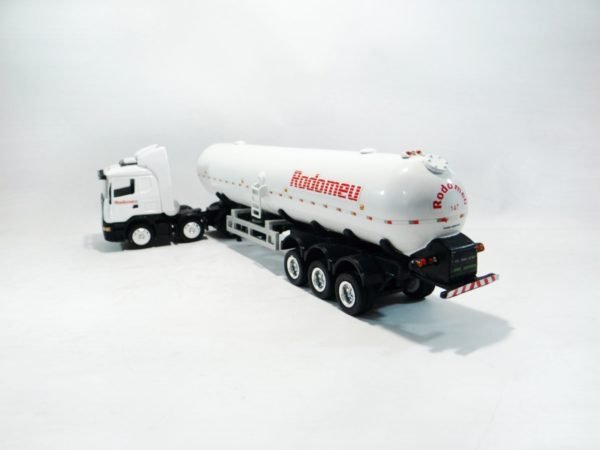 Miniatura de caminhão GLP curvo longo 3 eixos juntos, com cavalo mecânico Scania G380 8x2 em escala 1:50, com personalização Rodomeu.