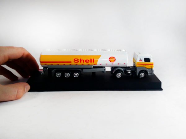 Miniatura de caminhão com combustível 3 eixos juntos, cavalo mecânico MB Actross 4×2 de resina em escala 1:87 e personalização Shell.