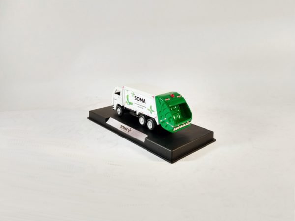 Miniatura de caminhão personalizado, fabricação nacional, Coletor de Lixo truck, cabine VW Worker em escala 1:87, personalizado Soma Ambiental.