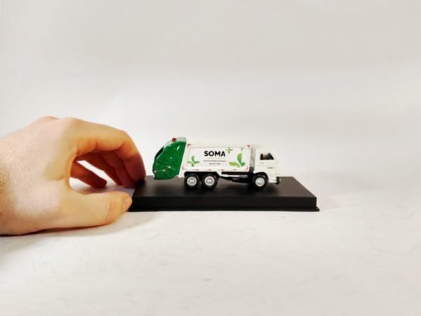 Miniatura de caminhão personalizado, fabricação nacional, Coletor de Lixo truck, cabine VW Worker em escala 1:87, personalizado Soma Ambiental.