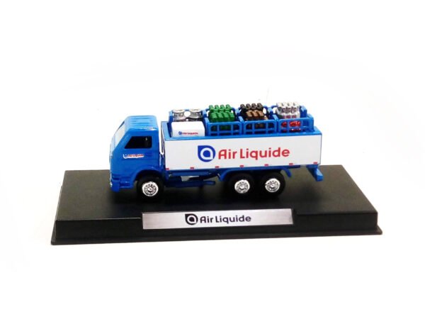 Miniatura de caminhão personalizado, fabricação nacional, Químico 8 Engradados truck, cabine VW Worker em escala 1:87, personalizado Air Liquide.
