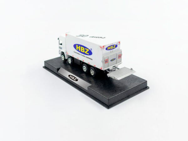 Projeto especial: miniatura de caminhão personalizado, fabricação nacional, com baú truck plataforma e personalização HBZ em escala 1:87.