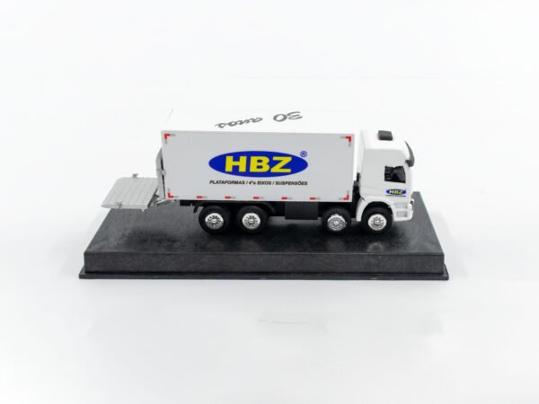 Projeto especial: miniatura de caminhão personalizado, fabricação nacional, com baú truck plataforma e personalização HBZ em escala 1:87.