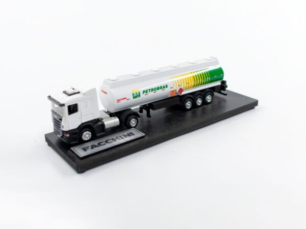 Miniatura de caminhão tanque de combustível, personalizada, fabricação nacional, personalização Petrobras, com cavalo Scania, em escala 1:87.
