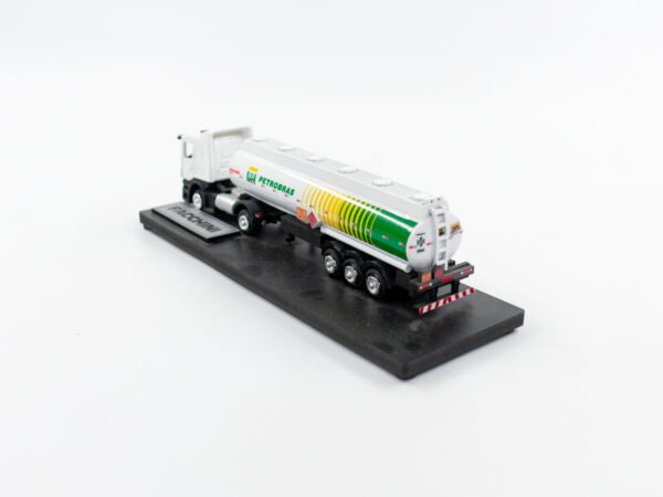 Miniatura de caminhão tanque de combustível, personalizada, fabricação nacional, personalização Petrobras, com cavalo Scania, em escala 1:87.