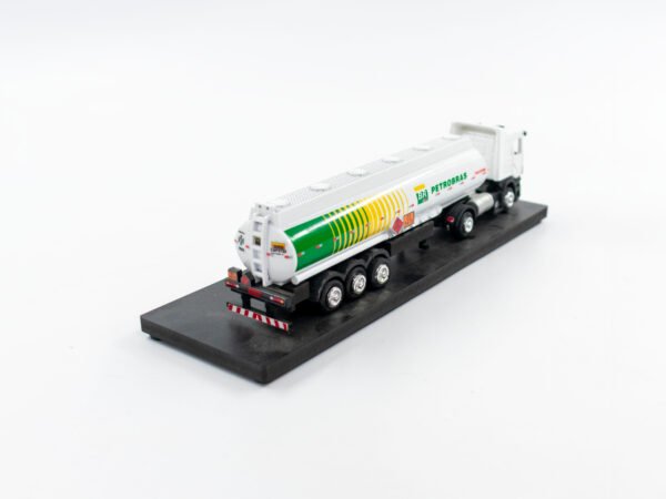 Miniatura de caminhão tanque de combustível, personalizada, fabricação nacional, personalização Petrobras, com cavalo Scania, em escala 1:87.