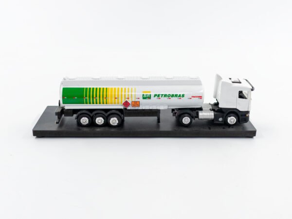 Miniatura de caminhão tanque de combustível, personalizada, fabricação nacional, personalização Petrobras, com cavalo Scania, em escala 1:87.