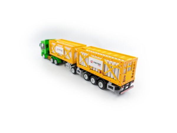 Miniatura de caminhão com carreta biometano, personalização Reiter.